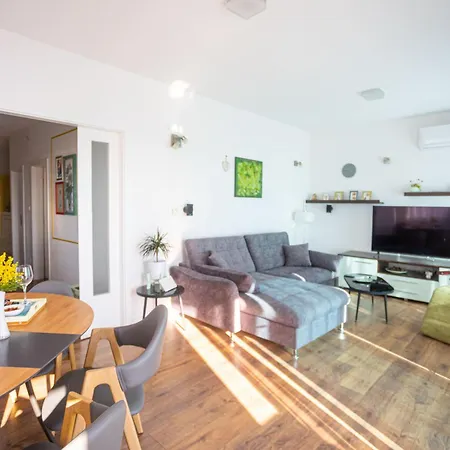 Sunshine With Pool Appartamento Traù