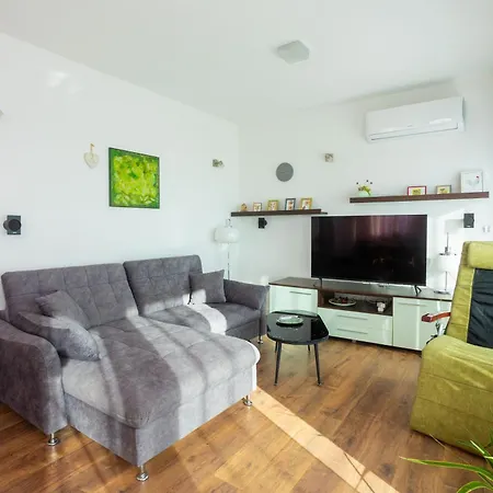 Sunshine With Pool Appartamento