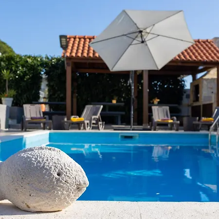 Sunshine With Pool *