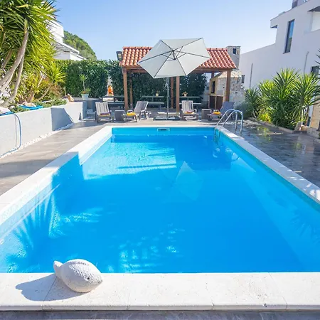 Sunshine With Pool Traù
