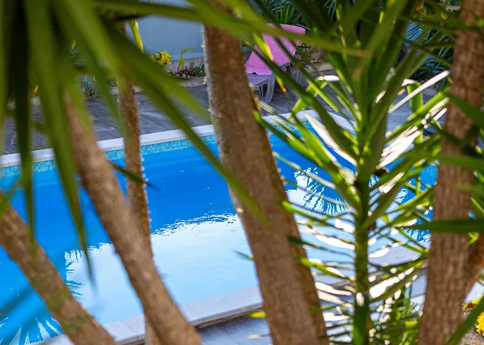 Sunshine With Pool